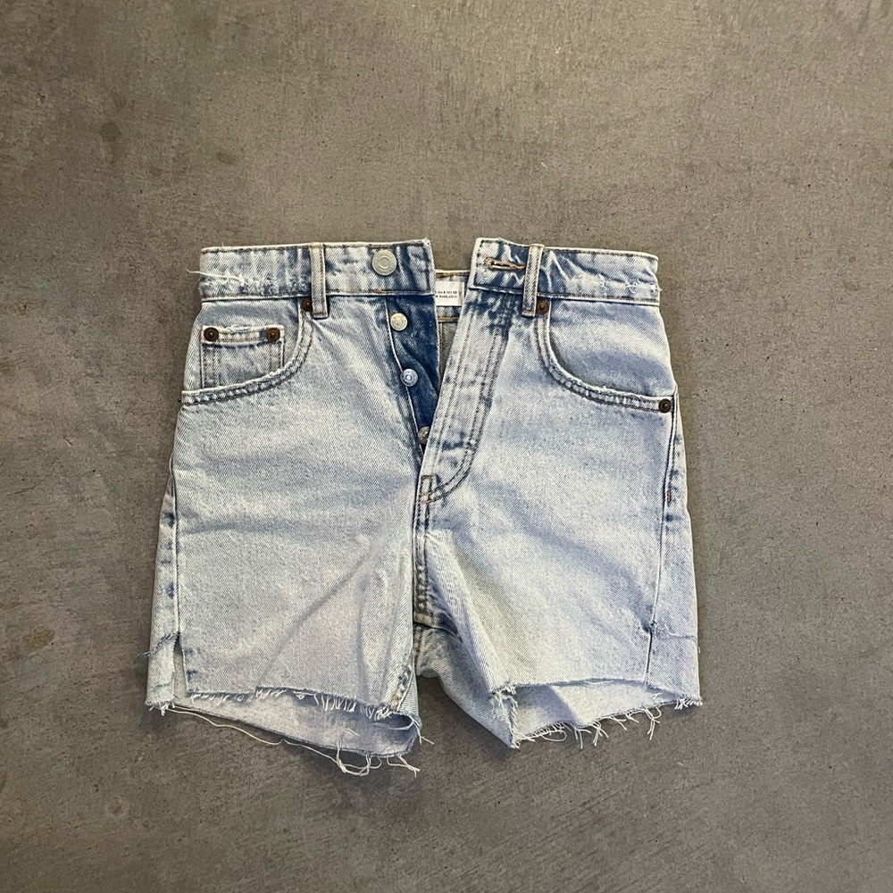 zara blue shorts